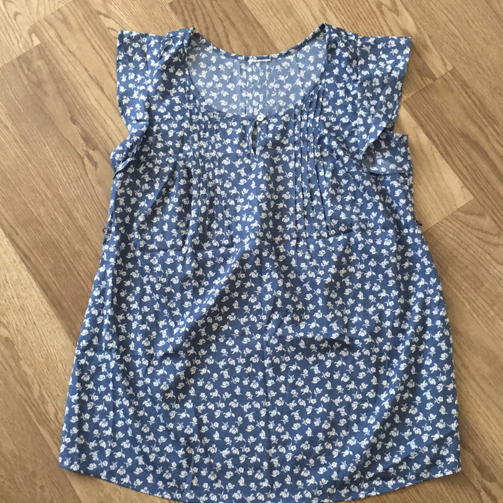 Floral maternity blouse